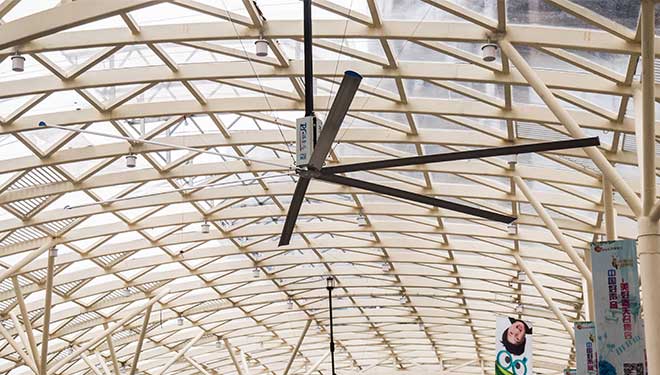 高大廠房通風降溫使用工業(yè)大吊扇解決